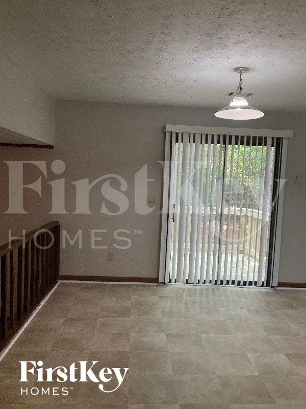 9053 Southcrest Ct - Photo 4 of 11
