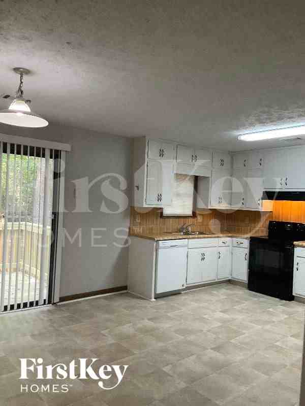 9053 Southcrest Ct - Photo 5 of 11