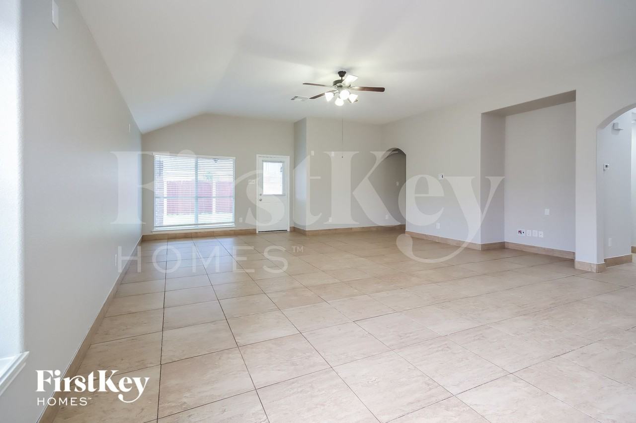 8718 Cataldo Ct - Photo 3 of 16