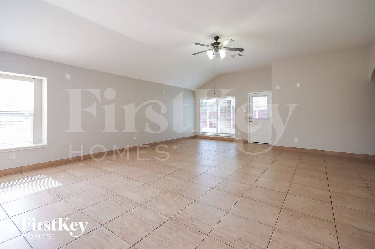 8718 Cataldo Ct - Photo 4 of 16