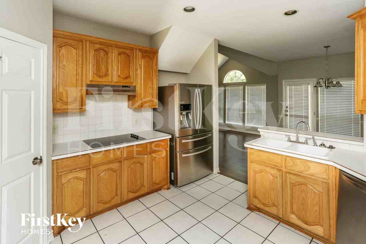 7701 Brook Meadow Ln - Photo 4 of 15