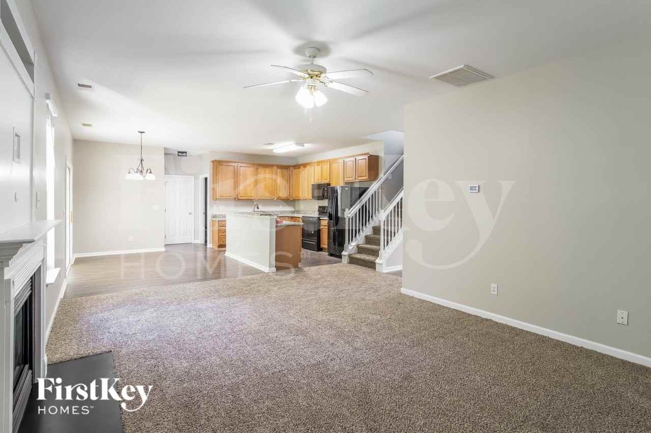 3365 Kirkwall Dr - Photo 4 of 15