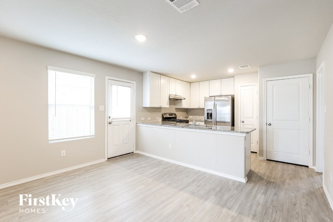 10807 Giacconi Dr - Photo 5 of 15