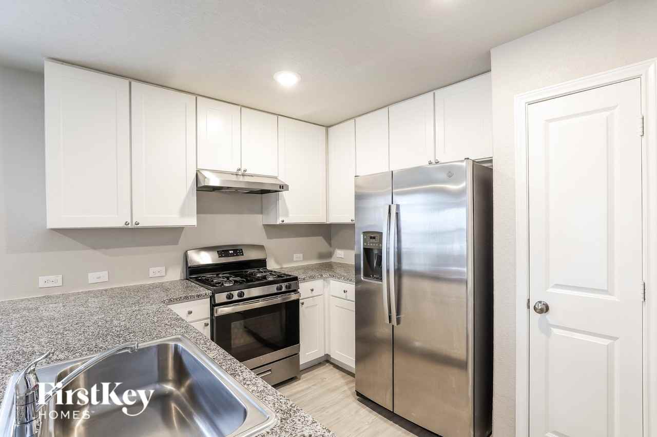 10807 Giacconi Dr - Photo 7 of 15