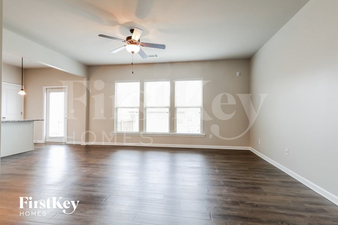 1476 Charcoal Ives Rd - Photo 3 of 15