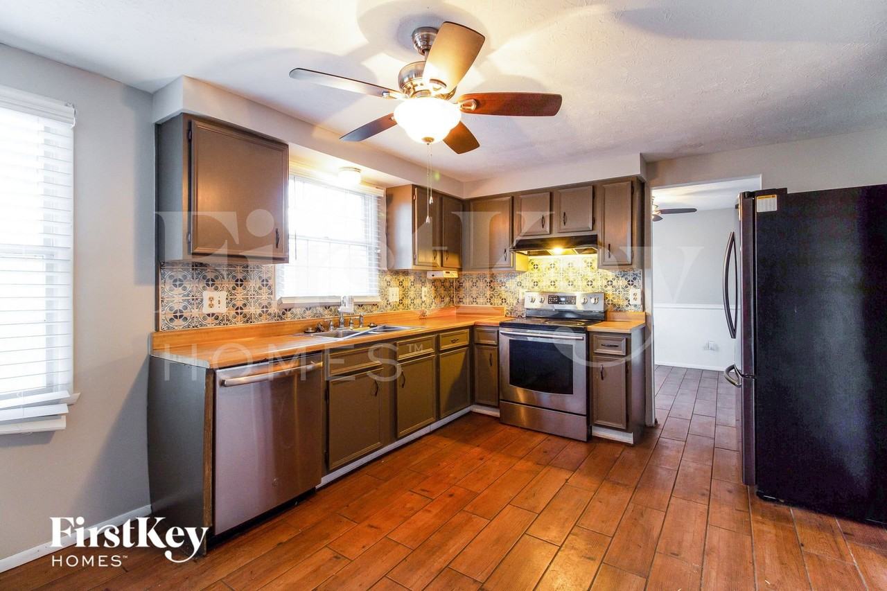4646 Blackberry Ct - Photo 5 of 15