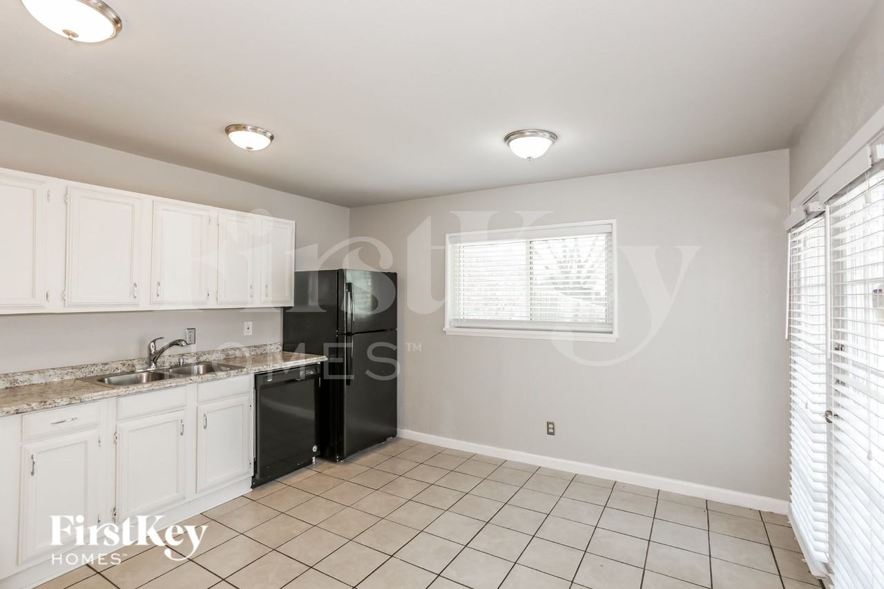 9113 Linda Vista Dr - Photo 7 of 17