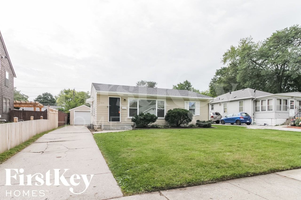 834 Charles St - Photo 2 of 15