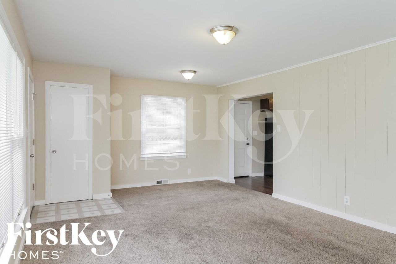 834 Charles St - Photo 3 of 15
