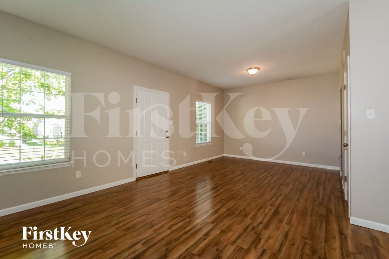 813 Waler Dr - Photo 3 of 15