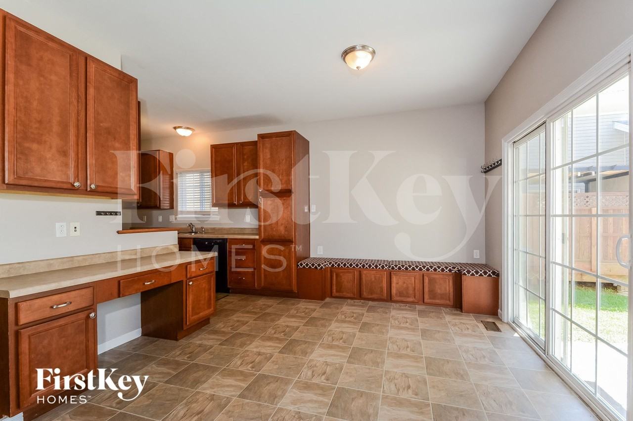 813 Waler Dr - Photo 5 of 15