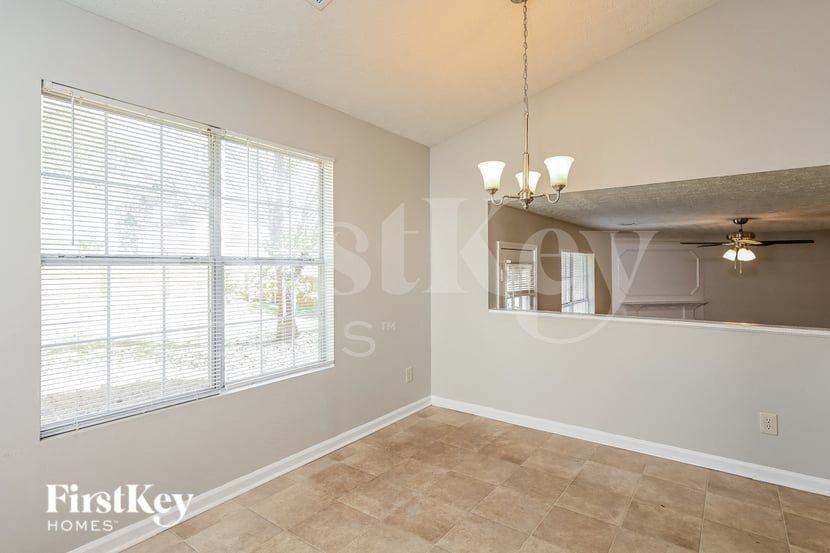 715 Ashley Ln - Photo 4 of 15