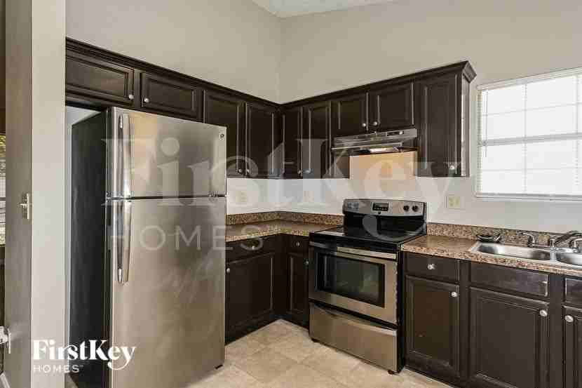 715 Ashley Ln - Photo 5 of 15