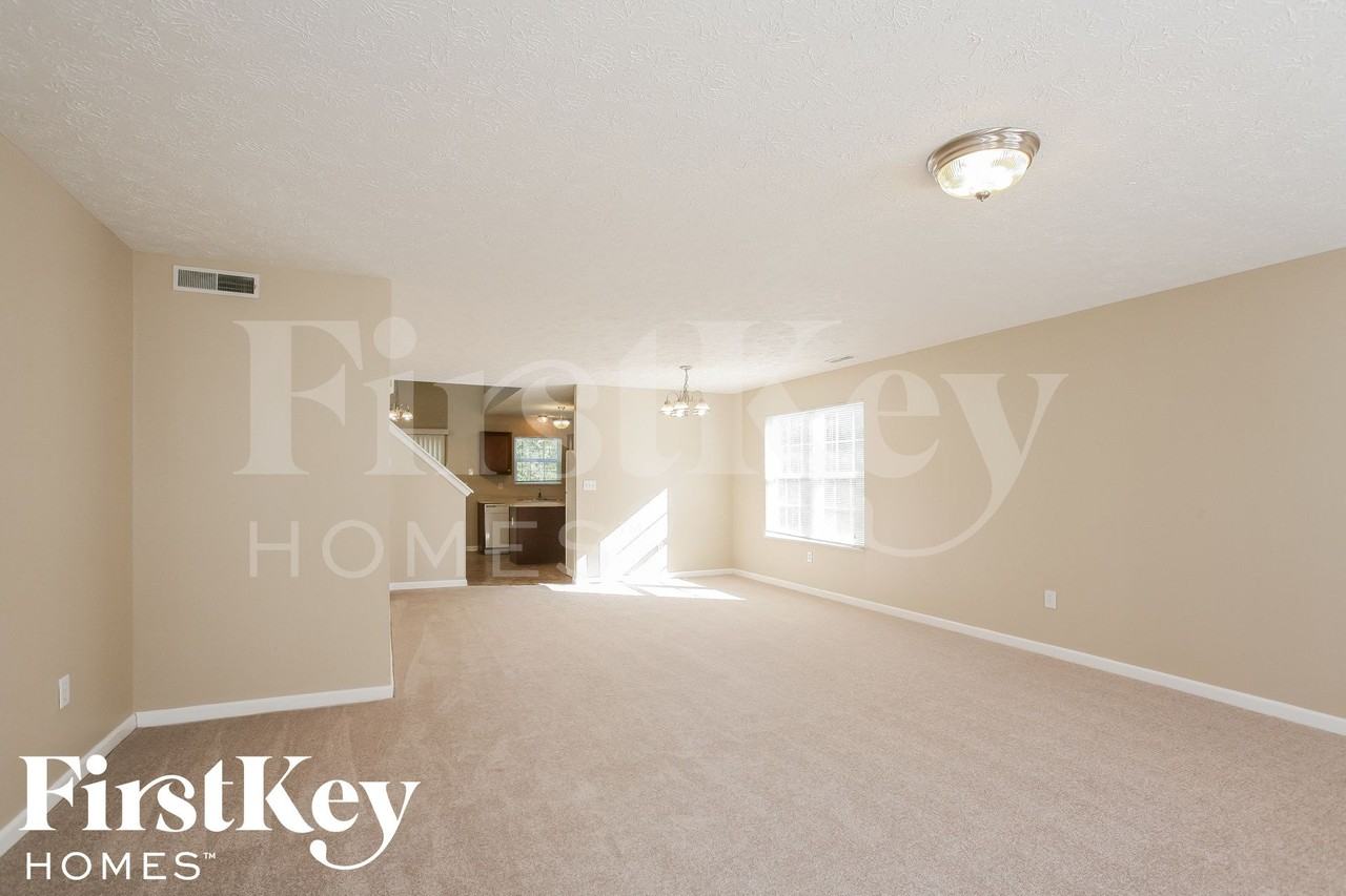 6748 Shanghai Cir - Photo 4 of 15