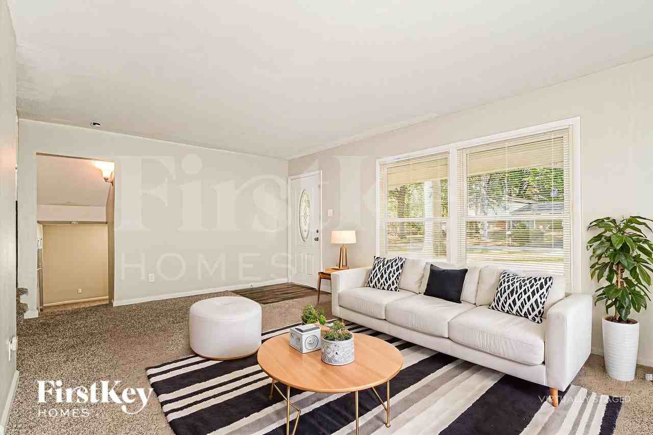6680 Foxshire Dr - Photo 5 of 19