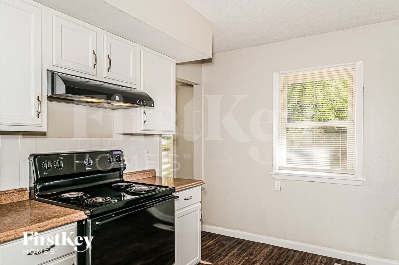 6680 Foxshire Dr - Photo 6 of 19
