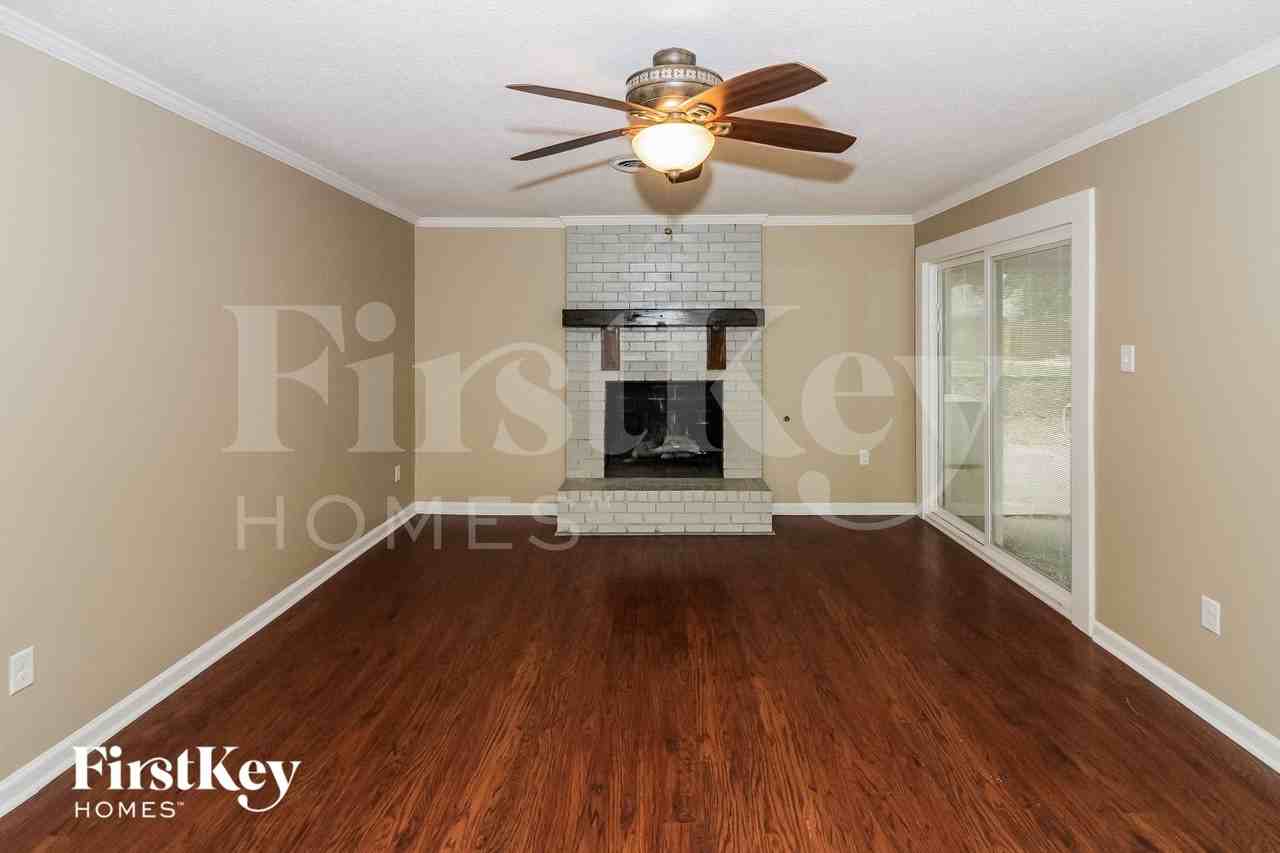 647 Wheatley Cv - Photo 3 of 15
