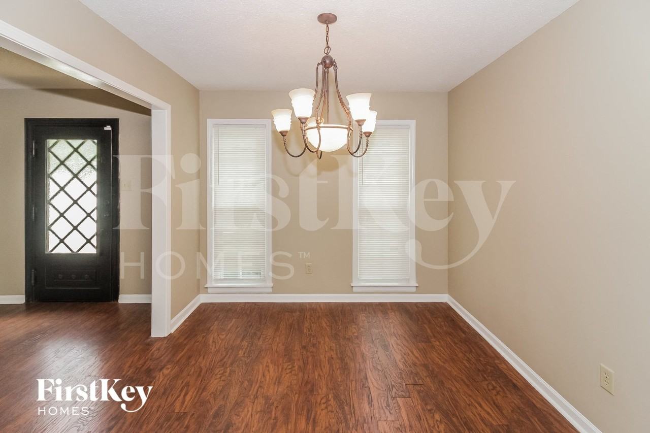 647 Wheatley Cv - Photo 4 of 15