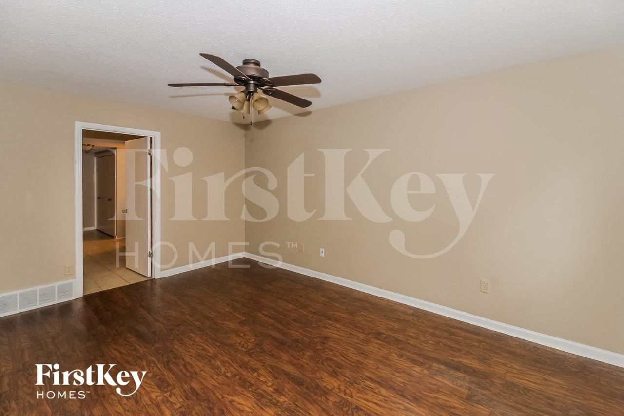 647 Wheatley Cv - Photo 7 of 15