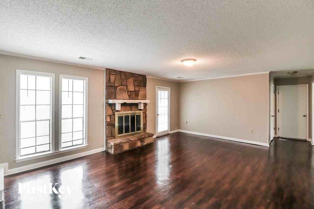 5716 Remsen Ave - Photo 3 of 16