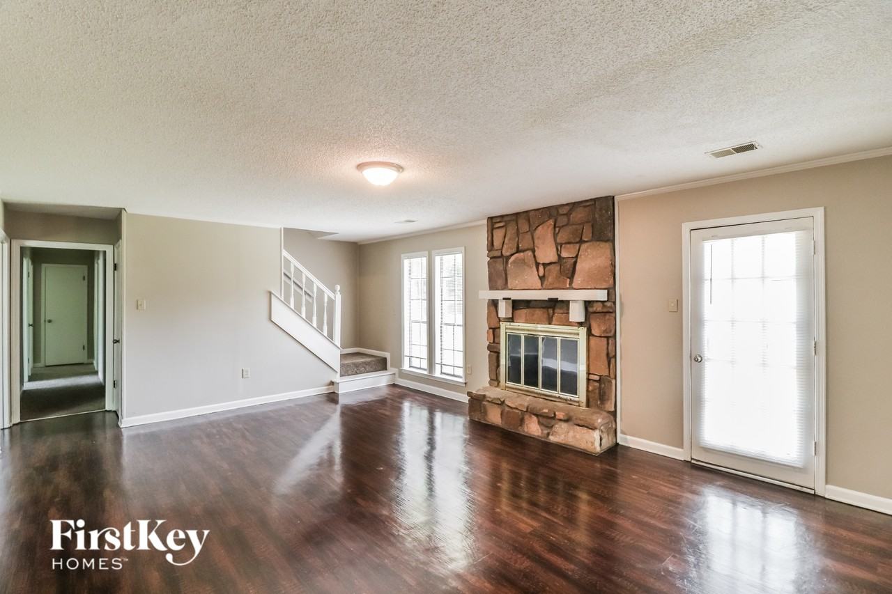 5716 Remsen Ave - Photo 4 of 16