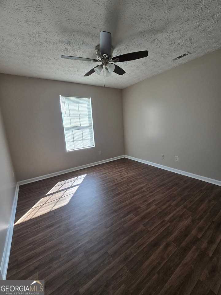 585 Forest Hills Path - Photo 6 of 31