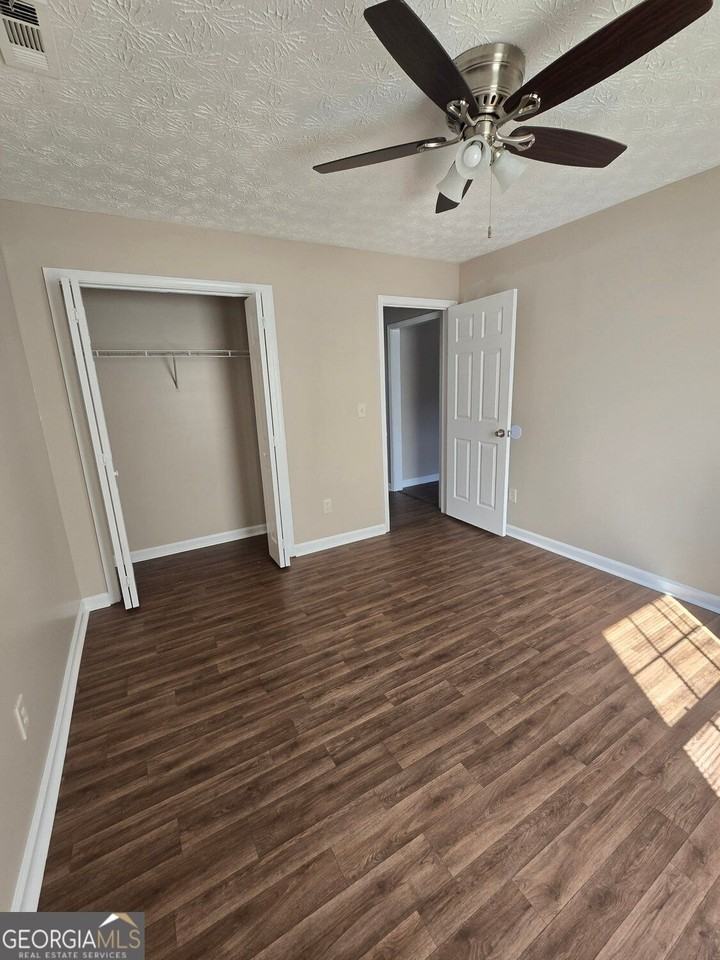 585 Forest Hills Path - Photo 7 of 31