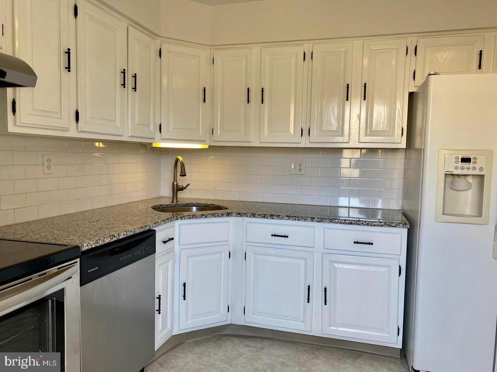 1784 N Dove Rd - Photo 2 of 20