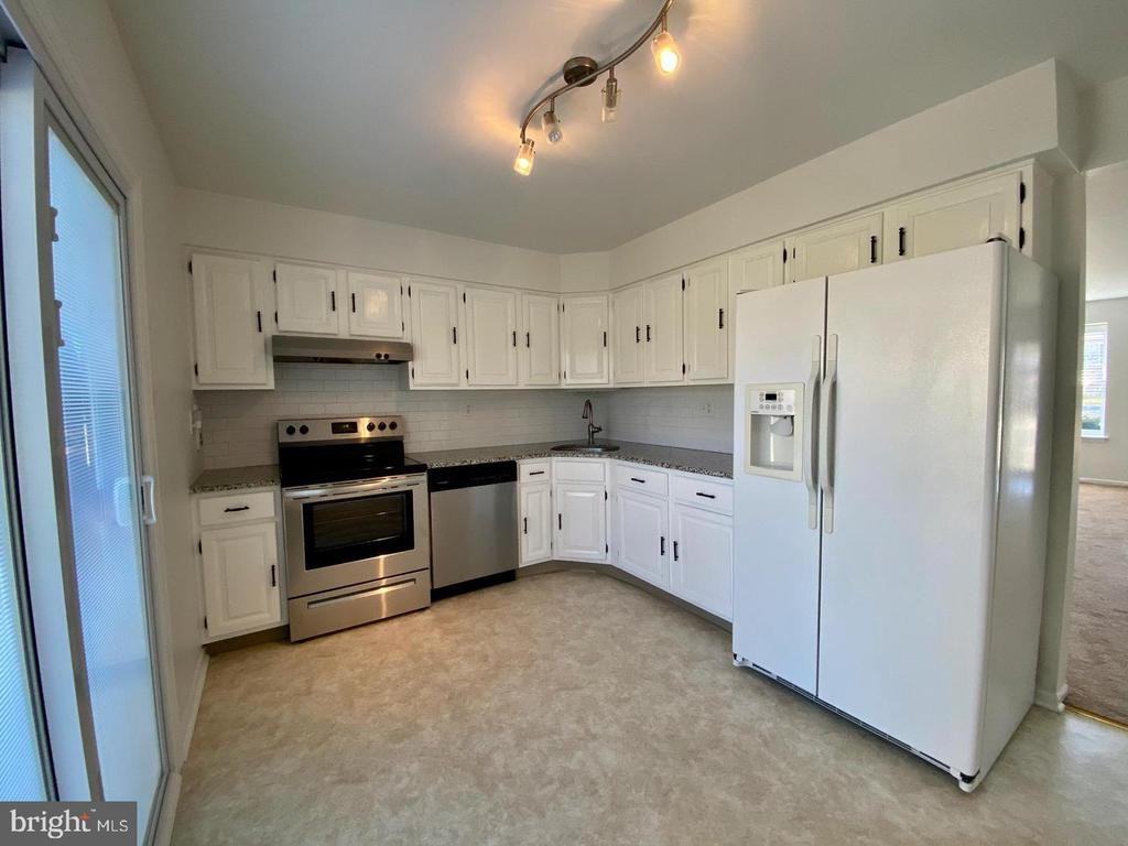 1784 N Dove Rd - Photo 3 of 20