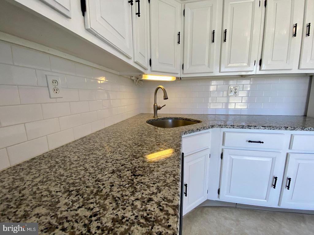 1784 N Dove Rd - Photo 4 of 20
