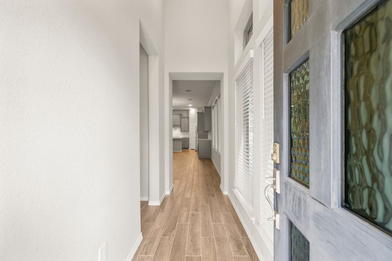 24938 Tidmor Ln - Photo 4 of 44