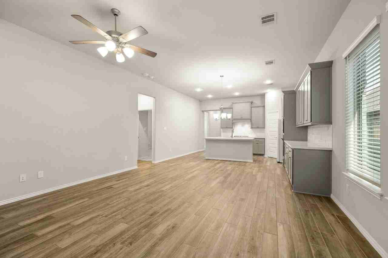 24938 Tidmor Ln - Photo 5 of 44