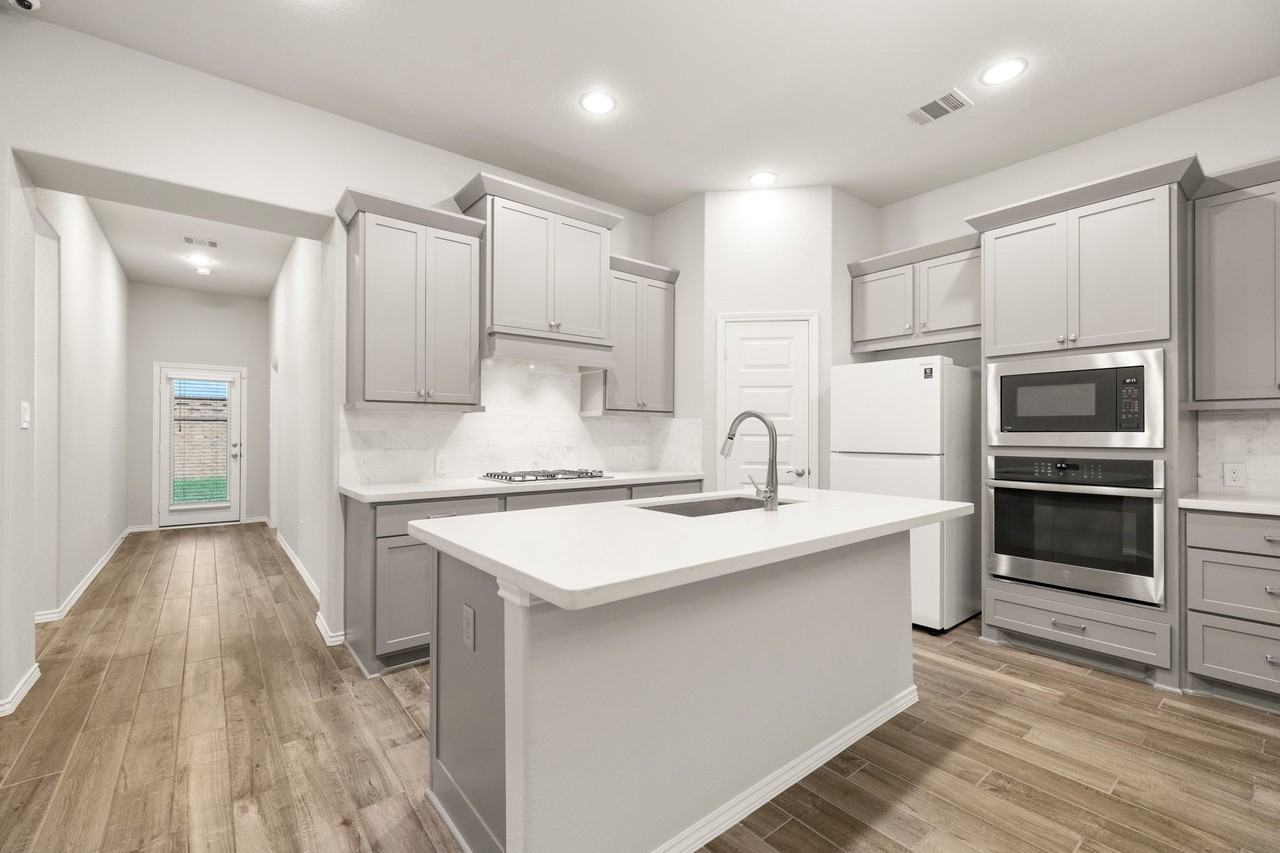 24938 Tidmor Ln - Photo 7 of 44