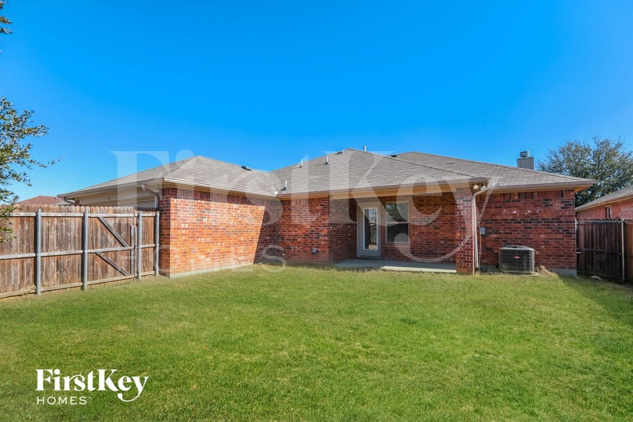 519 Branchwood Dr - Photo 2 of 15