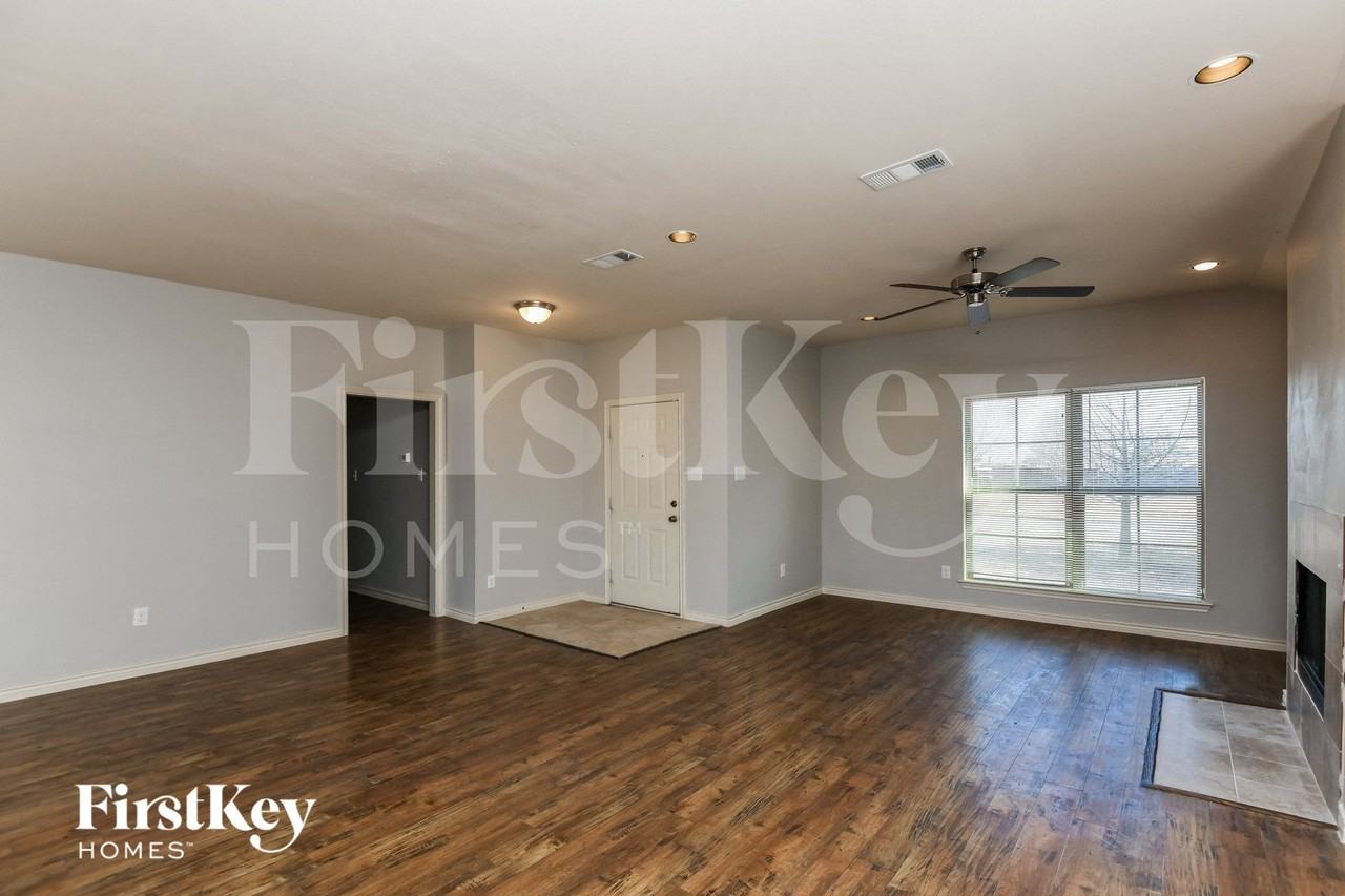 519 Branchwood Dr - Photo 4 of 15