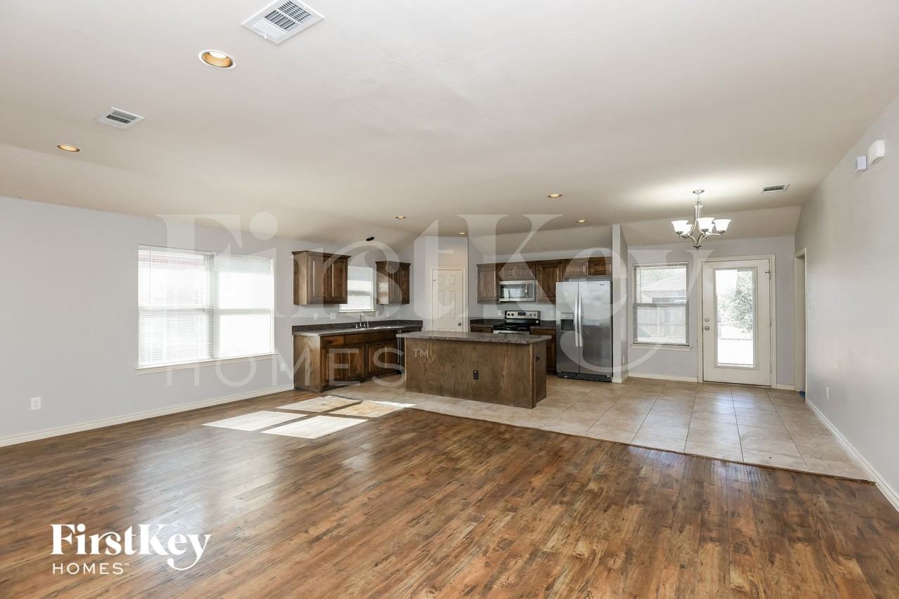 519 Branchwood Dr - Photo 5 of 15
