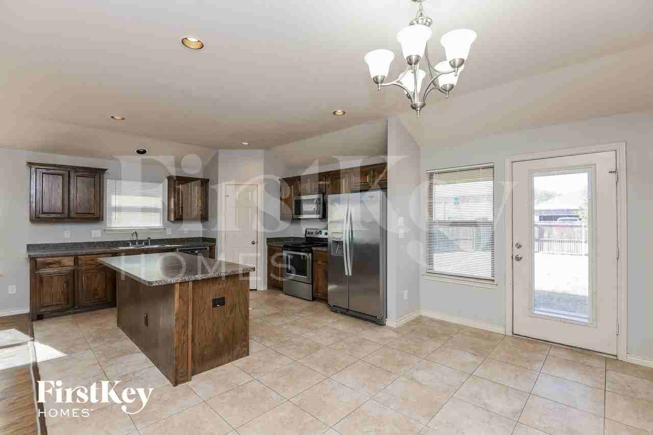 519 Branchwood Dr - Photo 7 of 15
