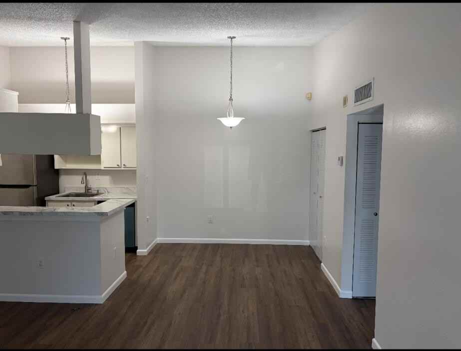905 Ne 199th St - Photo 2 of 9