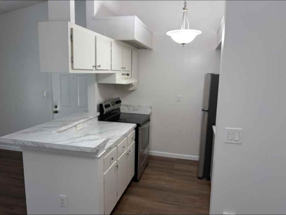 905 Ne 199th St - Photo 3 of 9