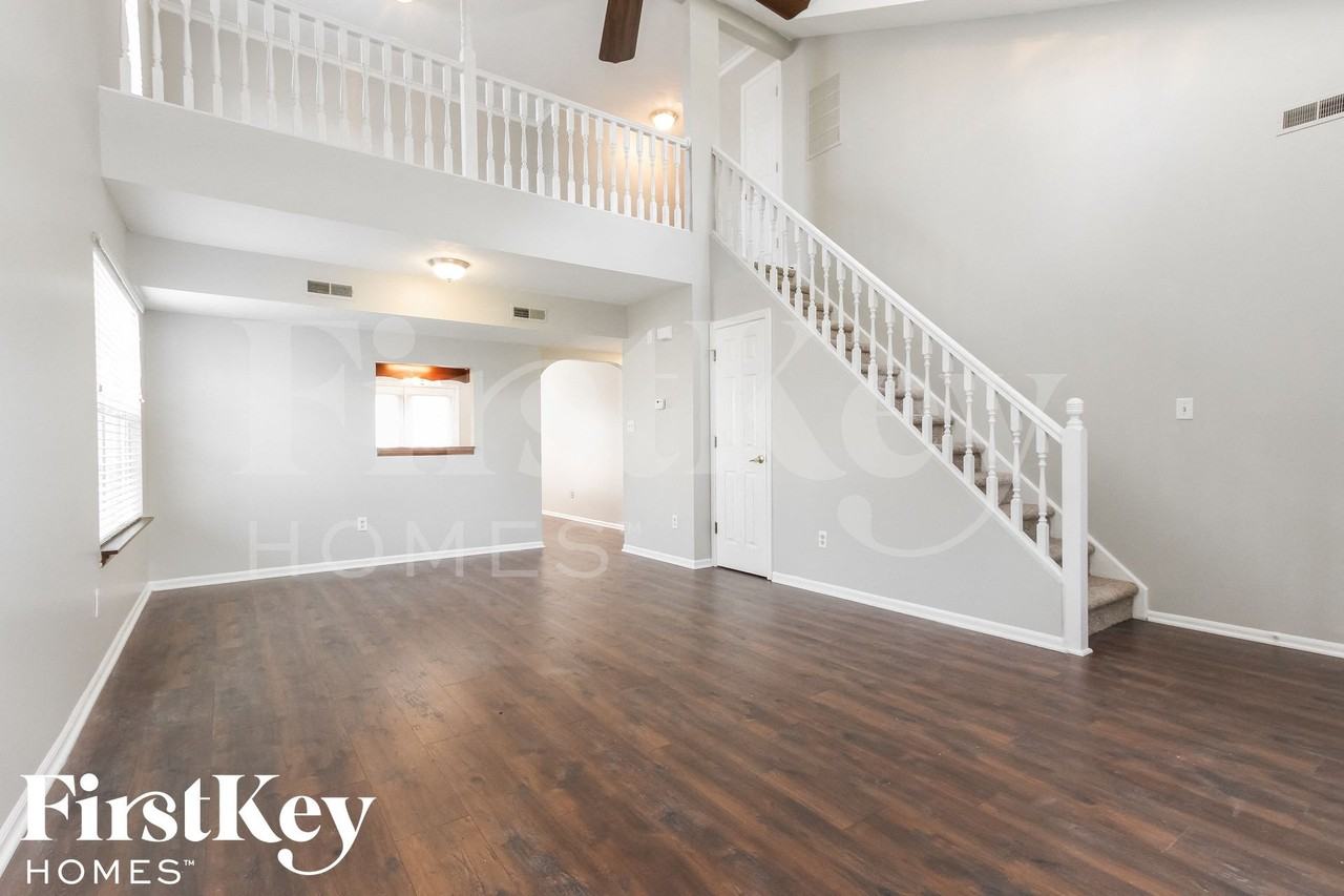 4915 Aquaduct Dr - Photo 2 of 15