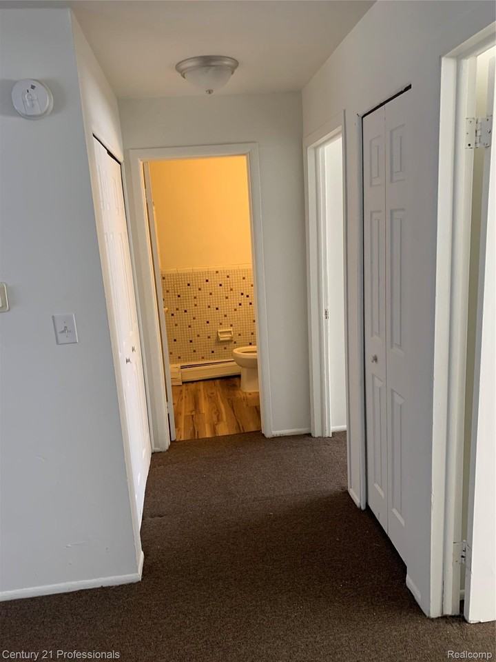 1020 Goddard Rd - Photo 6 of 12
