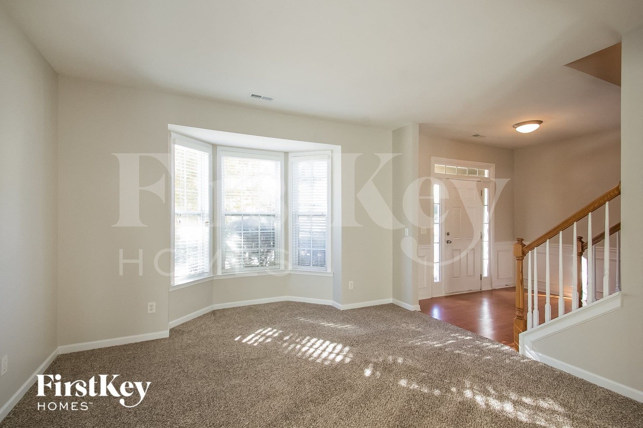 46 Aberdeen Ct - Photo 2 of 15