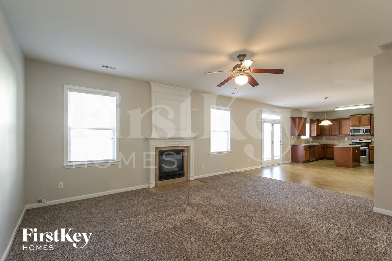 46 Aberdeen Ct - Photo 3 of 15