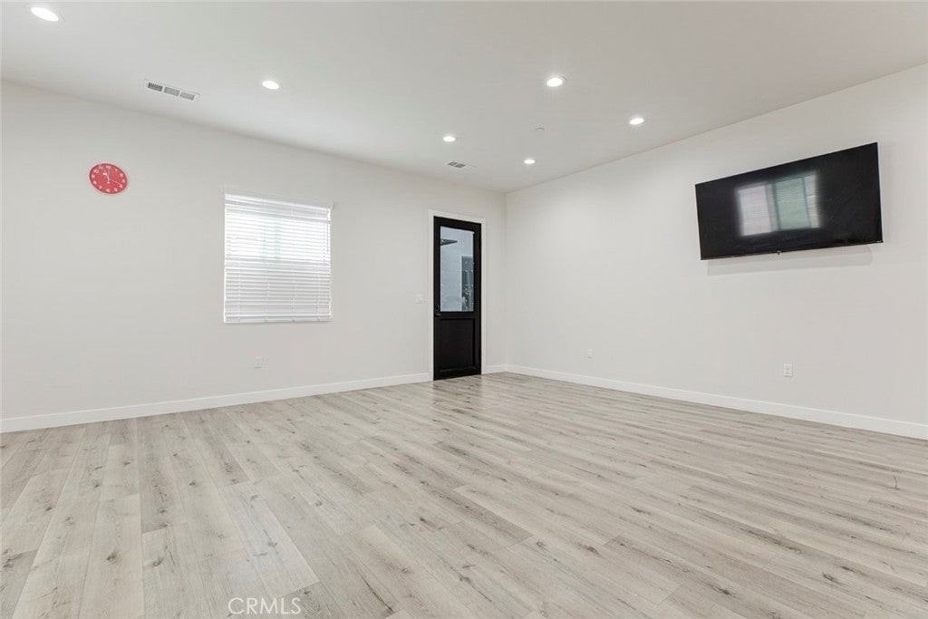 6829 Bellaire Ave - Photo 3 of 13