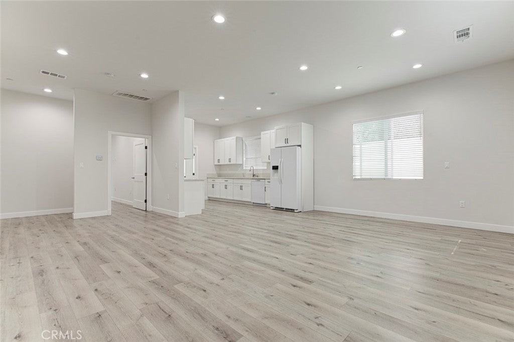 6829 Bellaire Ave - Photo 4 of 13