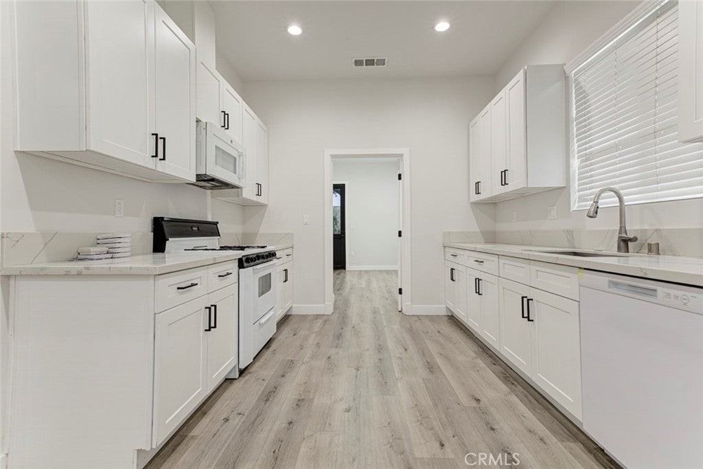 6829 Bellaire Ave - Photo 5 of 13