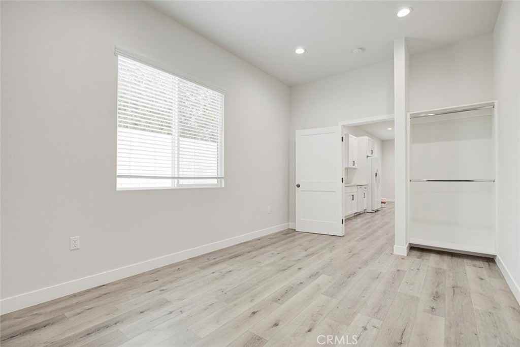 6829 Bellaire Ave - Photo 6 of 13