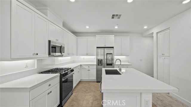 2240 Dawn Way - Photo 6 of 37