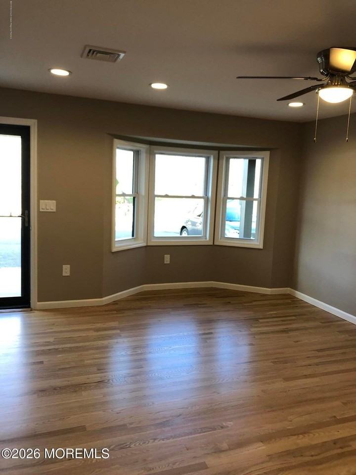 19 Village Green Way - Photo 2 of 17
