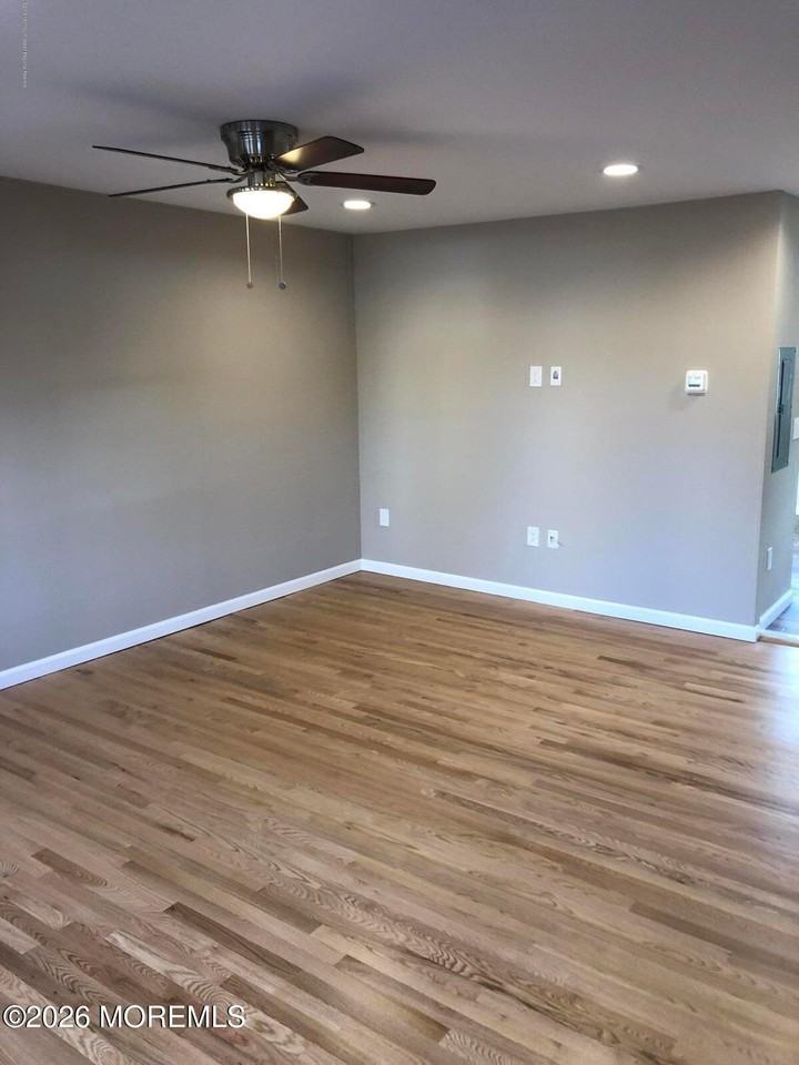 19 Village Green Way - Photo 4 of 17